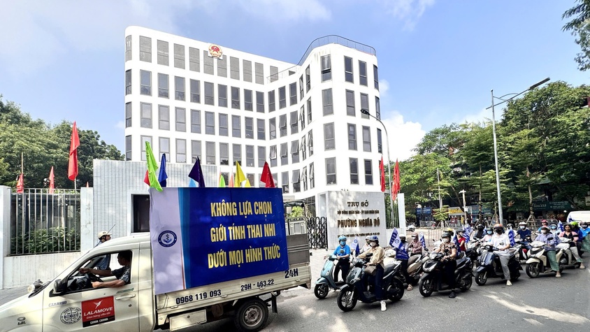 Phường Nghĩa Đô tổ chức đoàn xe tuyên truyền hưởng ứng Ngày Quốc tế Trẻ em gái 11/10