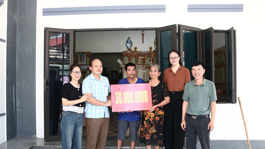 Xã Mỹ Đức bàn giao kinh phí hỗ trợ xây, sửa nhà ở cho người có công và thân nhân liệt sỹ