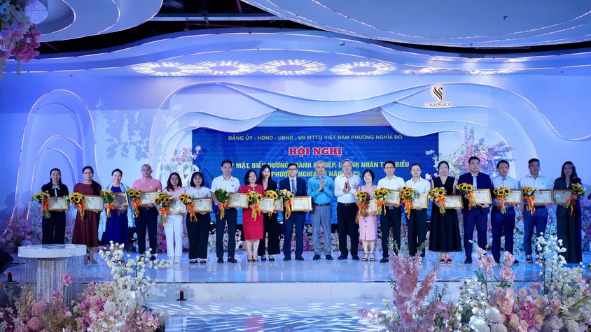 Phường Nghĩa Đô biểu dương 39 doanh nghiệp, doanh nhân tiêu biểu nhân kỷ niệm 21 năm ngày doanh nhân Việt Nam