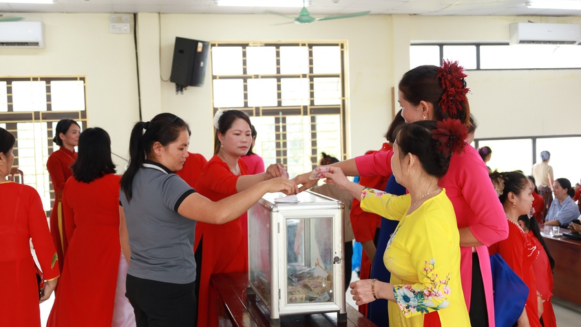 Hội Liên hiệp Phụ nữ xã Suối Hai đã phát động phong trào “Hướng về đồng bào vùng lũ” 