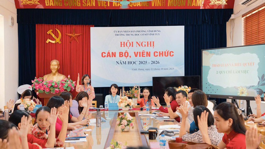 TRƯỜNG THCS VĨNH TUY TỔ CHỨC HỘI NGHỊ CÁN BỘ, VIÊN CHỨC NĂM HỌC 2025 - 2026