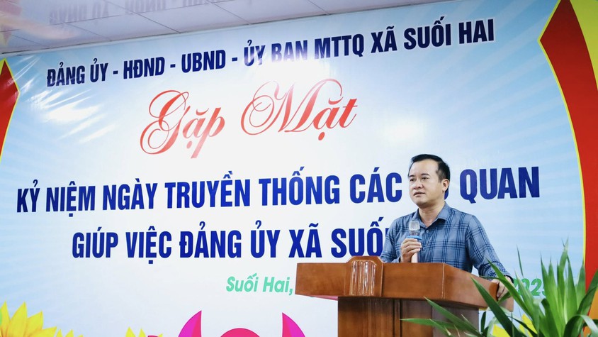 Đảng ủy xã Suối Hai tổ chức gặp mặt kỷ niệm ngày truyền thống các ngành xây dựng Đảng