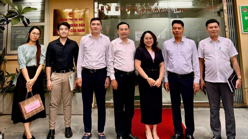 UBND phường Cửa Nam tiếp đoàn công tác UBND phường Mông Dương (Quảng Ninh) đến tham quan, học tập, trao đổi kinh nghiệm trong ứng dụng robot