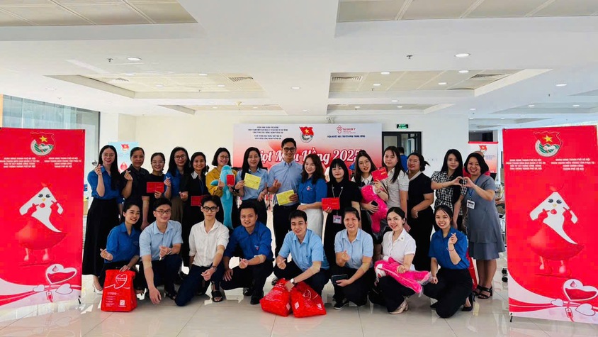 Trung tâm Phục vụ hành chính công Thành phố hưởng ứng ngày hiến máu tình nguyện - cho đi là hạnh phúc