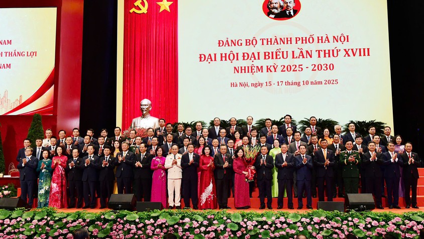 Ra mắt Ban Chấp hành Đảng bộ thành phố Hà Nội khóa XVIII