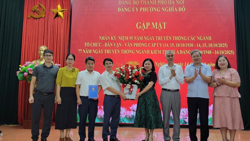 Phường Nghĩa Đô gặp mặt kỷ niệm các ngày truyền thống ngành xây dựng Đảng năm 2025