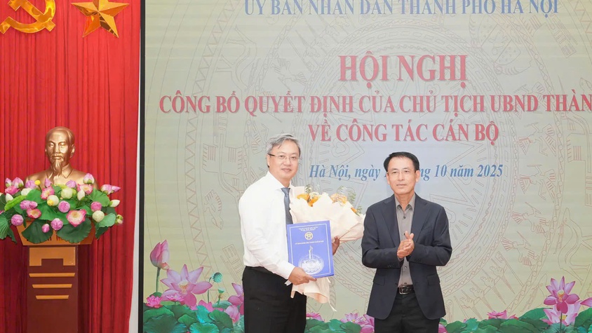 Hội nghị công bố quyết định của Chủ tịch UBND Thành phố về công tác cán bộ phường Nghĩa Đô.