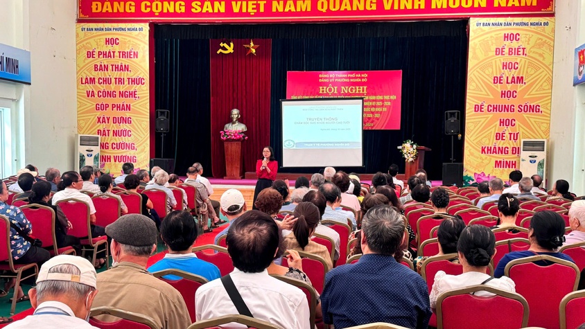 Phường Nghĩa Đô tổ chức truyền thông chăm sóc sức khỏe người cao tuổi