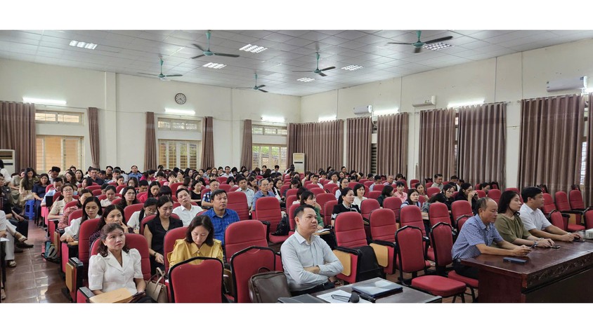 Cán bộ Văn phòng cấp uỷ phường Dương Nội tham gia bồi dưỡng nghiệp vụ công tác Văn phòng cấp uỷ năm 2025