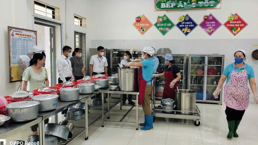 UBND XÃ BA VÌ TỔ CHỨC ĐOÀN KIỂM TRA AN TOÀN THỰC PHẨM BẾP ĂN BÁN TRÚ VÀ TẾT TRUNG THU NĂM 2025 