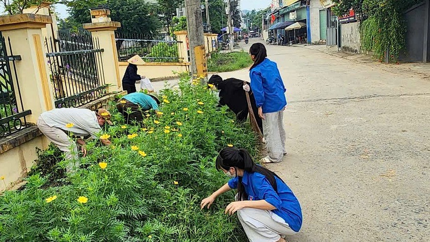 Xã Xuân mai ra quân tổng vệ sinh môi trường phòng, chống dịch sốt xuất huyết đợt 3