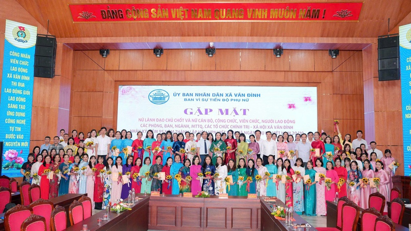 Gặp mặt nữ cán bộ, công chức, viên chức, người lao động nhân kỷ niệm 95 năm Ngày thành lập Hội Liên hiệp Phụ nữ Việt Nam và Ngày Phụ nữ Việt Nam 20/10