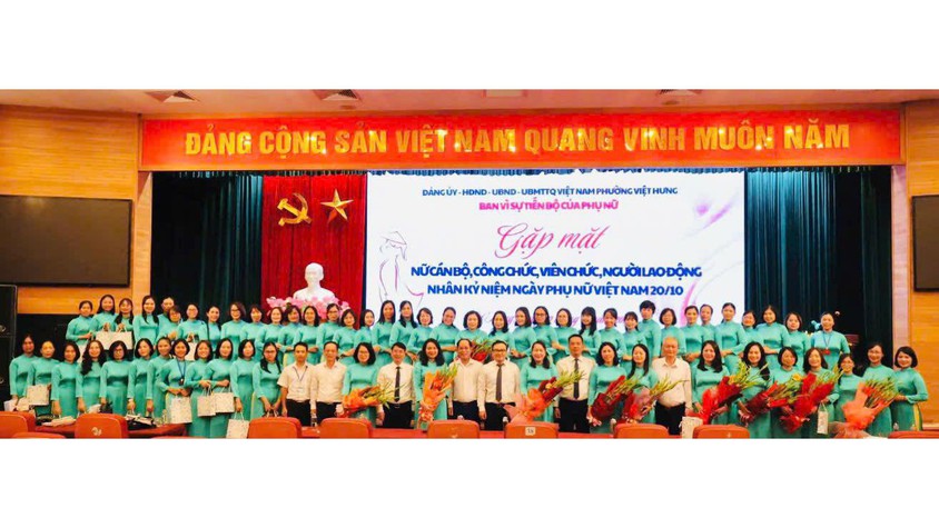 Phường Việt Hưng tổ chức gặp mặt 245 nữ cán bộ, công chức, viên chức, người lao động nhân Ngày Phụ nữ Việt Nam 20/10