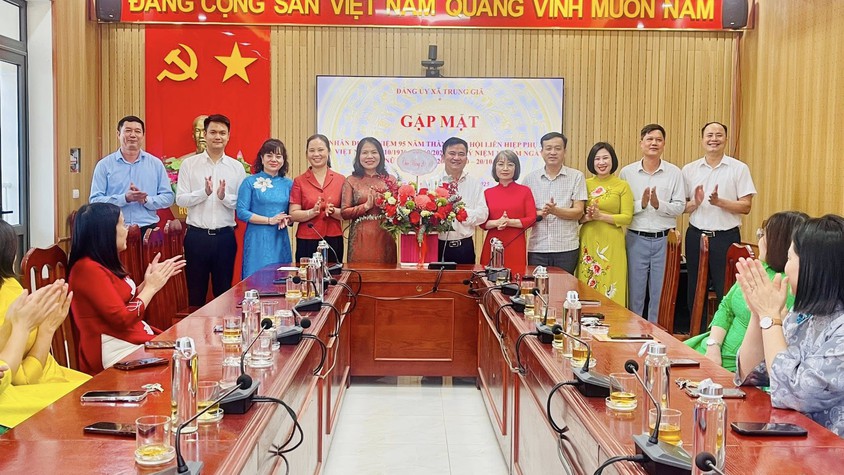 ĐẢNG ỦY XÃ TRUNG GIÃ GẶP MẶT KỶ NIỆM 95 NĂM NGÀY THÀNH LẬP HỘI LIÊN HIỆP PHỤ NỮ VIỆT NAM
