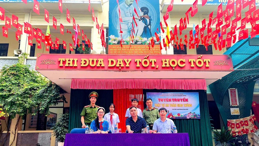 Công an xã Liên Minh tuyên truyền văn hóa giao thông học đường