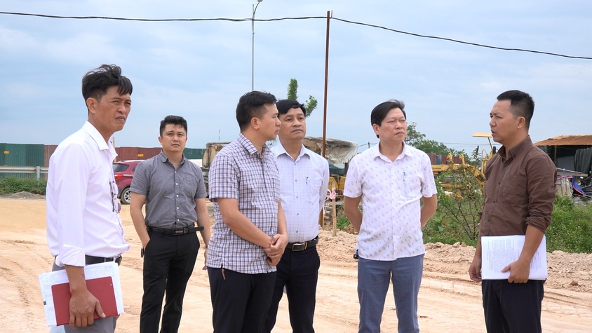 Đoàn công tác HĐND xã khảo sát tình hình giải ngân vốn đầu tư công và công tác giải phóng mặt bằng các dự án trên địa bàn