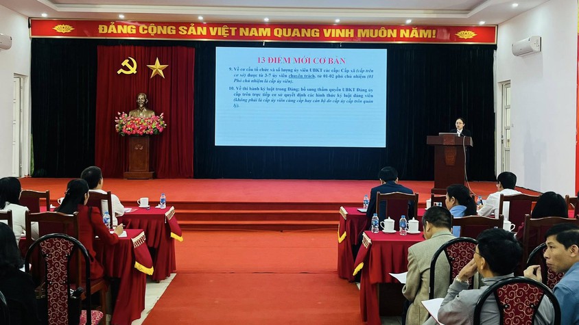 ĐẢNG ỦY XÃ BA VÌ TỔ CHỨC HỘI NGHỊ TẬP HUẤN NGHIỆP VỤ VÀ QUÁN TRIỆT MỘT SỐ NỘI DUNG VỀ CÔNG TÁC ĐẢNG NĂM 2025