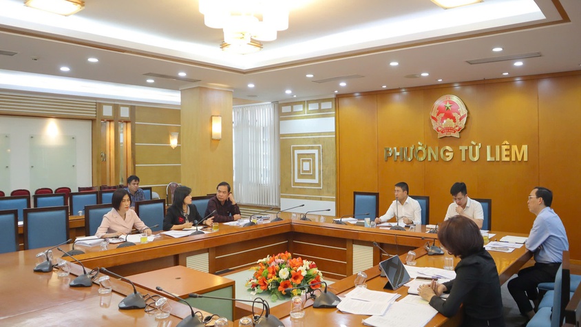 Tập thể lãnh đạo UBND phường Từ Liêm họp thống nhất chỉ đạo một số nội dung theo thẩm quyền