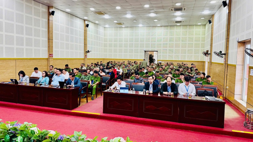 Phường Long Biên tổ chức Hội nghị khen thưởng các cá nhân có thành tích xuất sắc trong thực hiện nhiệm vụ trọng tâm quý III năm 2025.