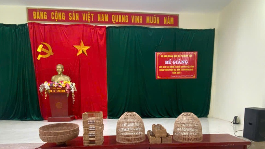 Bế giảng lớp đào tạo nghề và giải quyết việc làm cho lao động nông thôn tại thôn Phù Bật
