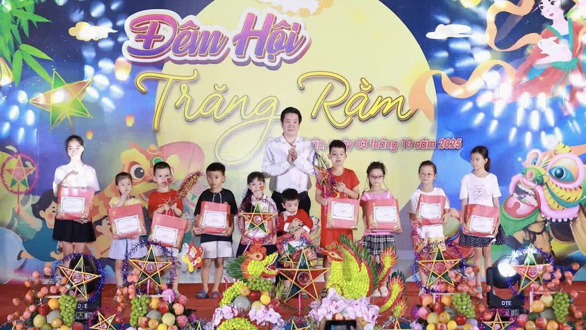 Tưng bừng đêm hội trăng rằm phường Thanh Xuân