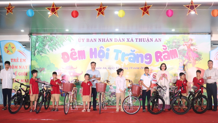 Rộn ràng Đêm hội Trăng rằm xã Thuận An