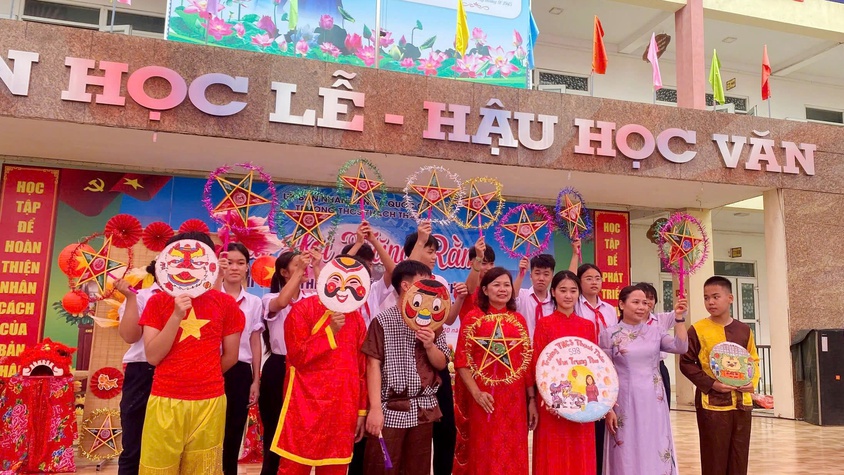 Tưng bừng “Vui hội Trăng rằm 2025” – sáng tạo hội thi vẽ và thiết kế mặt nạ trung thu tại Trường THCS Thạch Thán