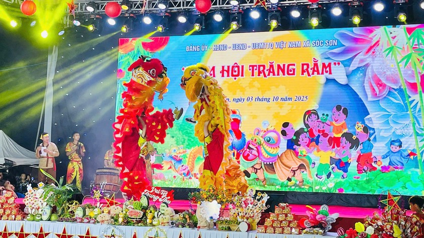 ĐẢNG UỶ - HĐND - UBND - UBMTTQ XÃ SÓC SƠN TỔ CHỨC ĐÊM HỘI TRĂNG RẰM