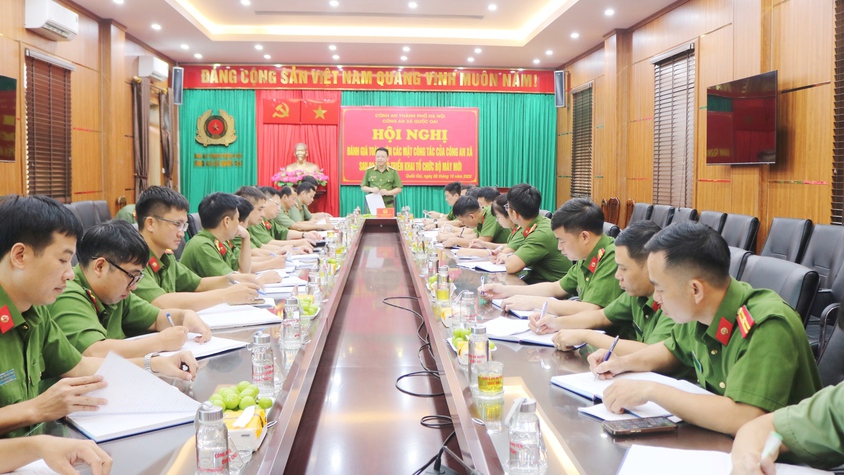 Lãnh đạo CATP Hà Nội làm việc tại Công an xã Quốc Oai