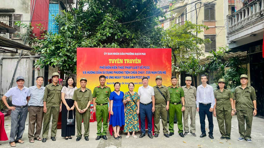 Phường Bạch Mai tổ chức phổ biến pháp luật về PCCC và thực tập sử dụng trang thiết bị chữa cháy hưởng ứng Ngày toàn dân phòng cháy và chữa cháy 04/10