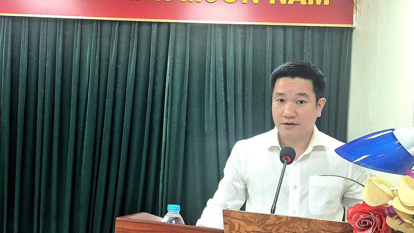 Đồng chí Nguyễn Huy Cường - Bí thư Đảng ủy phường dự buổi sinh hoạt thường kỳ của Chi bộ khu dân cư Giáp Nhất.