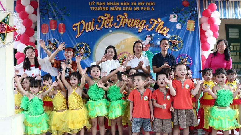 TƯNG BỪNG TỔ CHỨC TẾT TRUNG THU CHO THIẾU NHI