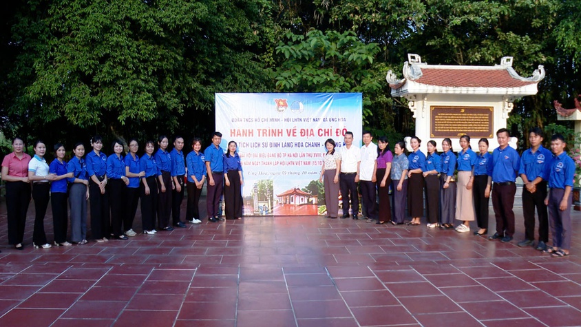 Đoàn xã Ứng Hoà tổ chức hoạt động về nguồn, thăm 