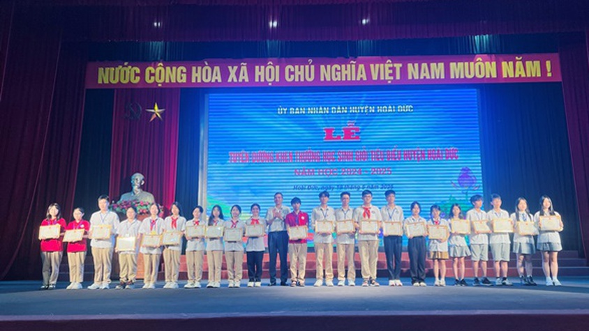 Hoài Đức tuyên dương, khen thưởng 489 học sinh giỏi tiêu biểu năm học 2024-2025