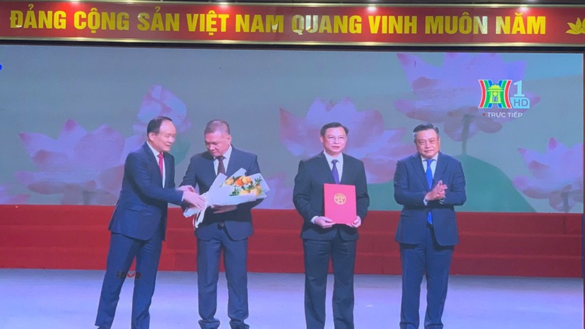 Hà Nội công bố các quyết định về tổ chức đơn vị hành chính và nhân sự chủ chốt 126 xã, phường