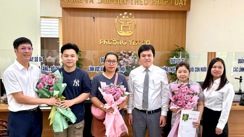 Phường Yên Sở: Sáng đầu tiên tiếp nhận hồ sơ thủ tục hành chính: 100% giải quyết sớm hạn