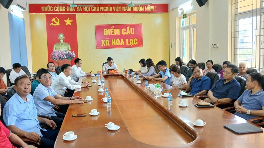 Đoàn đại biểu Quốc hội thành phố Hà Nội tiếp xúc với cử tri đơn vị bầu cử số 8 sau Kỳ họp thứ chín, Quốc hội khóa XV.