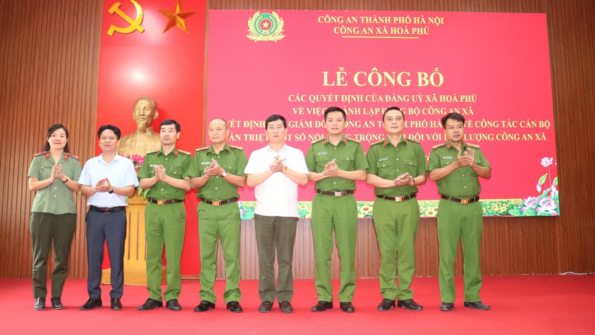Công an xã Hòa Phú tổ chức Lễ công bố các Nghị quyết của Đảng ủy xã về việc thành lập Đảng bộ công an xã