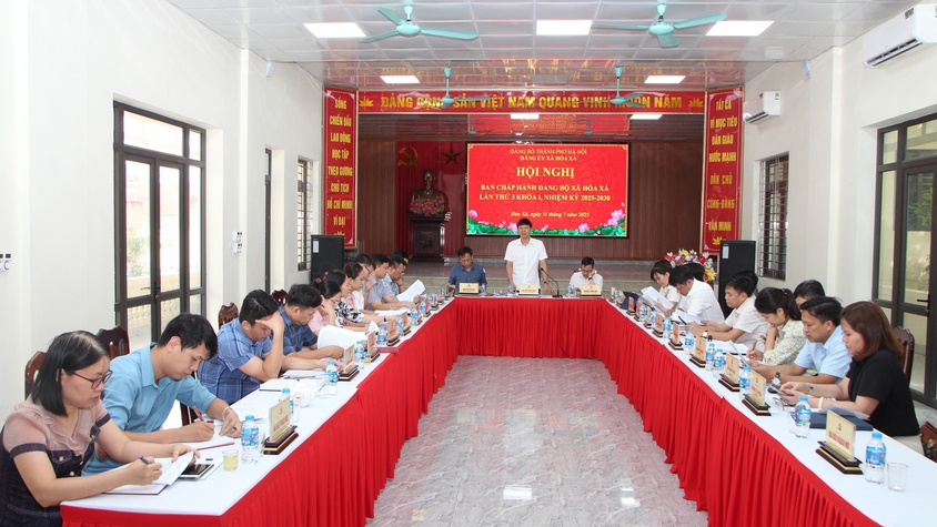 Ban Chấp hành Đảng bộ xã Hòa Xá thảo luận, góp ý Dự thảo Báo cáo chính trị trình Đại hội Đảng bộ xã nhiệm kỳ 2025–2030
