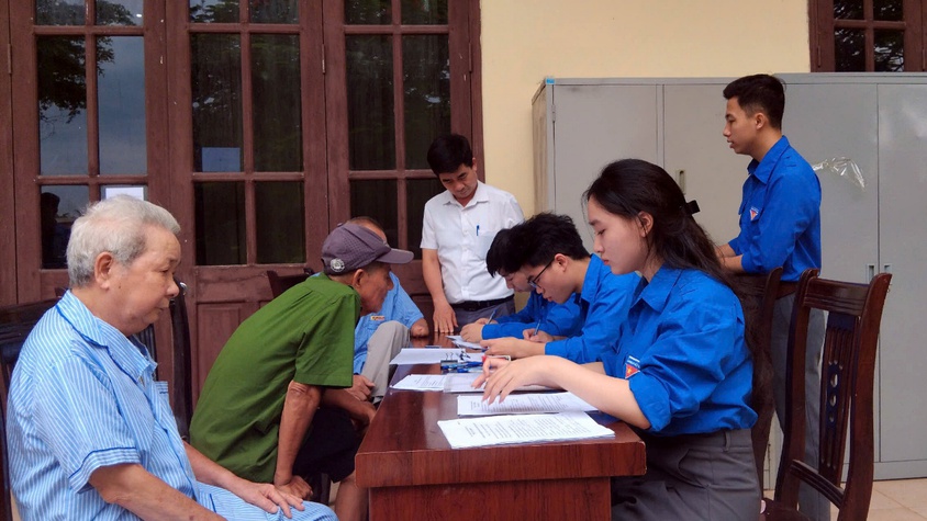 Xuân Mai: hướng dẫn hoàn thiện và thu nhận hồ sơ của người dân đến làm thủ tục hưởng trợ cấp hưu trí xã hội theo Nghị định 176 của Chính Phủ