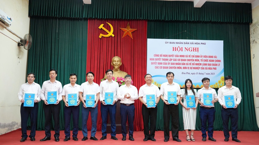 Hội nghị công bố Nghị quyết của HĐND xã; Quyết định của UBND xã về chỉ định Uỷ viên UBND xã; bổ nhiệm lãnh đạo các cơ quan chuyên môn, đơn vị sự nghiệp