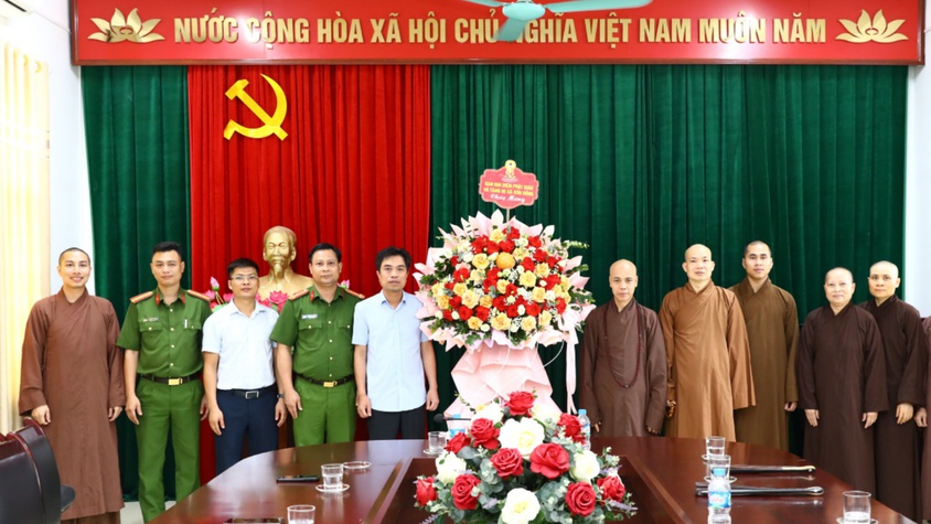 Ban đại diện Phật giáo xã chúc mừng lãnh đạo xã chúc mừng cấp ủy, chính quyền xã Sơn Đồng (mới)