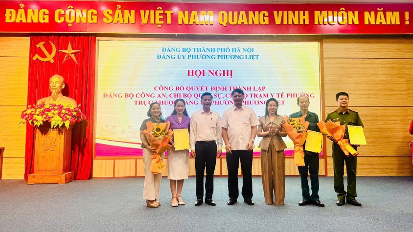Hội nghị công bố, trao Quyết định thành lập Đảng bộ Công an, Chi bộ Quân sự và Chi bộ Trạm Y tế phường Phương Liệt
