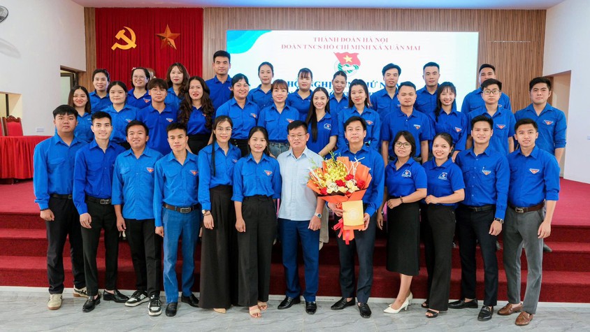 Đoàn TNCS Hồ Chí Minh xã Xuân Mai ra quân tổng vệ sinh, làm đẹp Nghĩa trang Liệt sĩ trên địa bàn