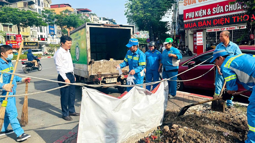 PHƯỜNG VĂN MIẾU- QUỐC TỬ GIÁM RA QUÂN CAO ĐIỂM TUYÊN TRUYỀN TRẬT TỰ VĂN MINH ĐÔ THỊ