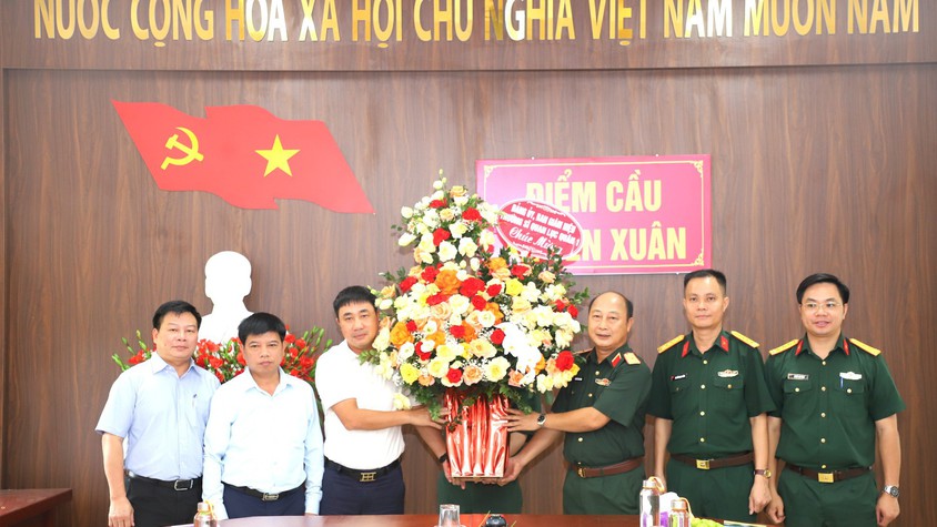 Trường Sĩ quan Lục quân 1 tổ chức khám bệnh, cấp thuốc, tặng quà cho đối tượng chính sách tại xã Yên Xuân ⭐️