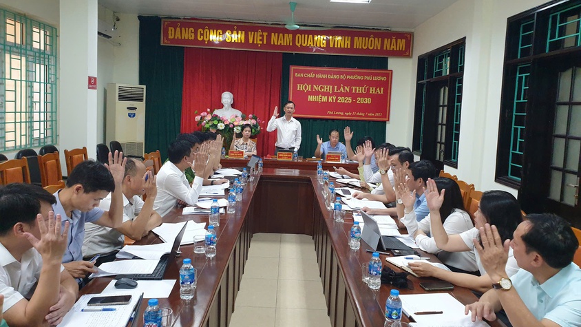 BCH Đảng bộ phường Phú Lương tổ chức thành công kỳ họp thứ 2, nhiệm kỳ 2025-2030