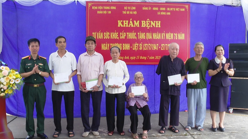 UBND xã Đông Anh phối hợp tổ chức khám chữa bệnh, cấp thuốc miễn phí, tặng quà cho các đối tượng chính sách trên địa bàn