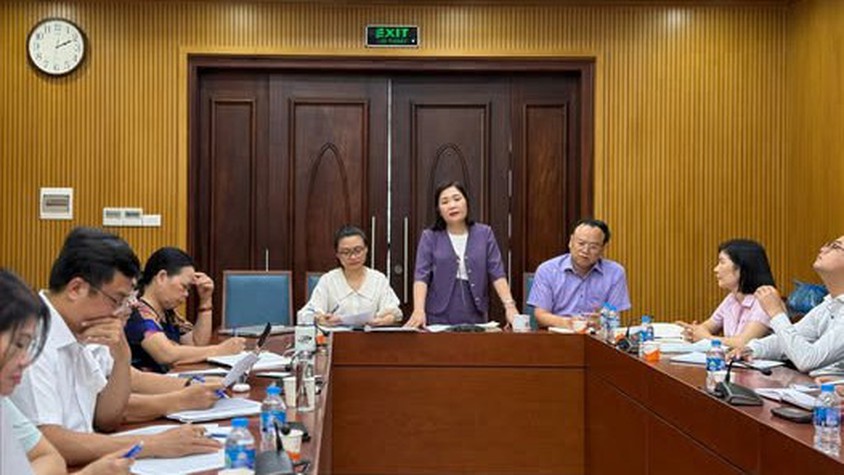 Ban thường trực Uỷ ban Mặt trận Tổ quốc Việt Nam phường làm việc với ngân hàng chính sách xã hội Đống Đa