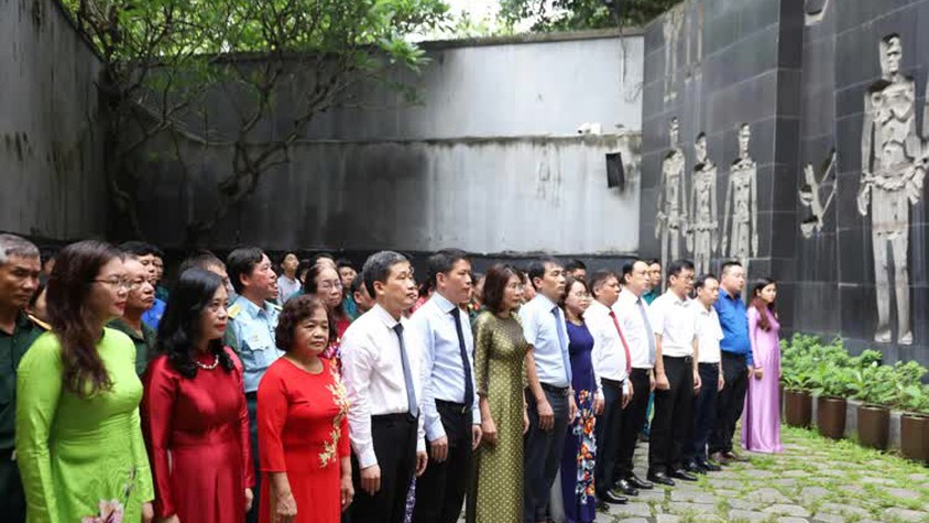 Phường Cửa Nam dâng hương tưởng niệm các anh hùng liệt sĩ